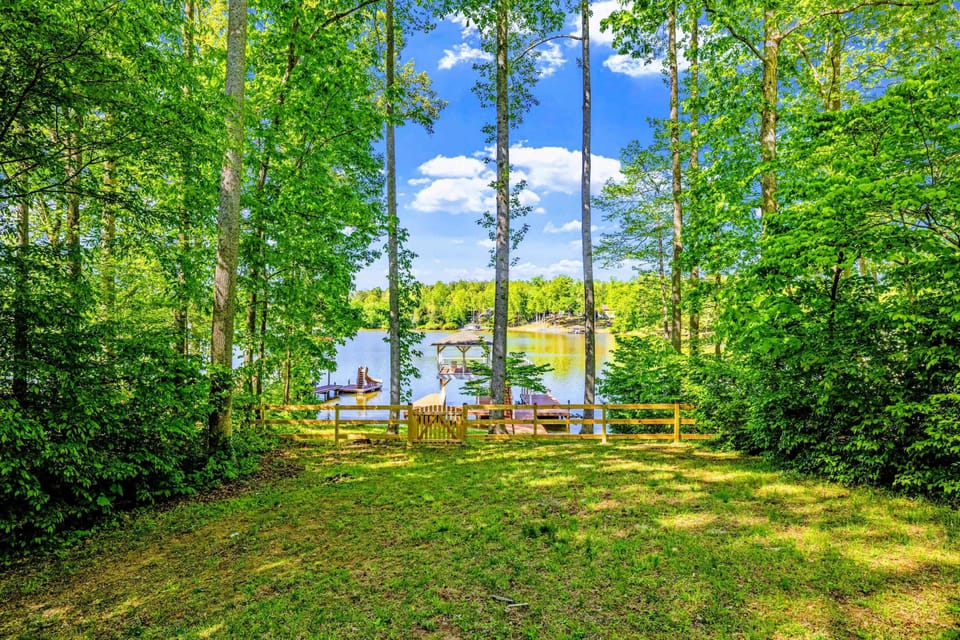Backyard - A wide-open grassy lawn between the house and the dock, easy access for everyone.