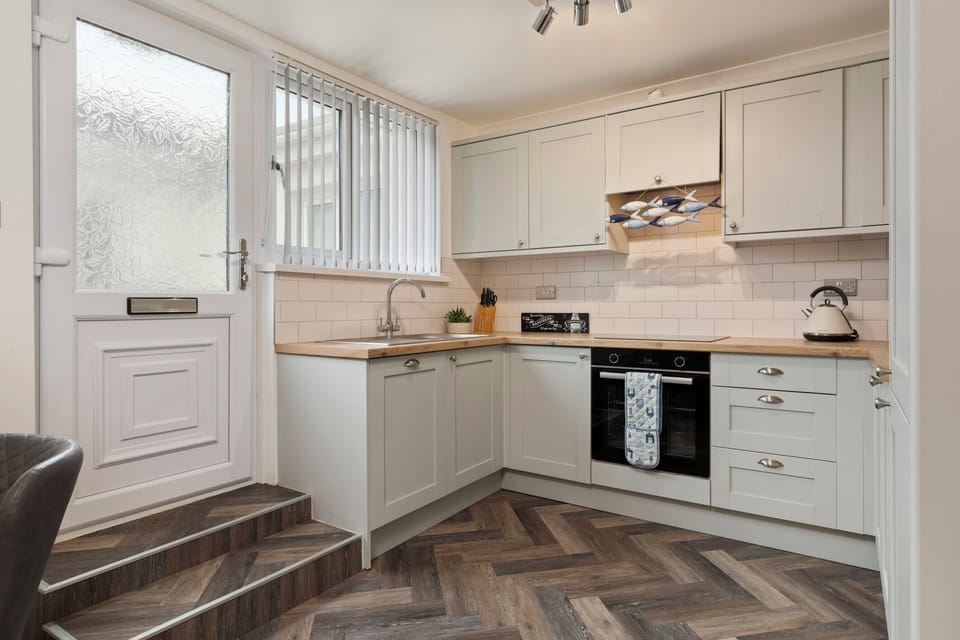 Short walk from beach, parking