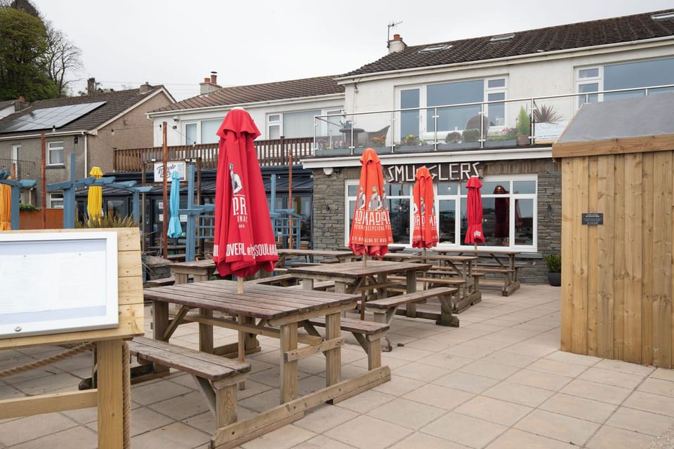 Short walk from beach, parking