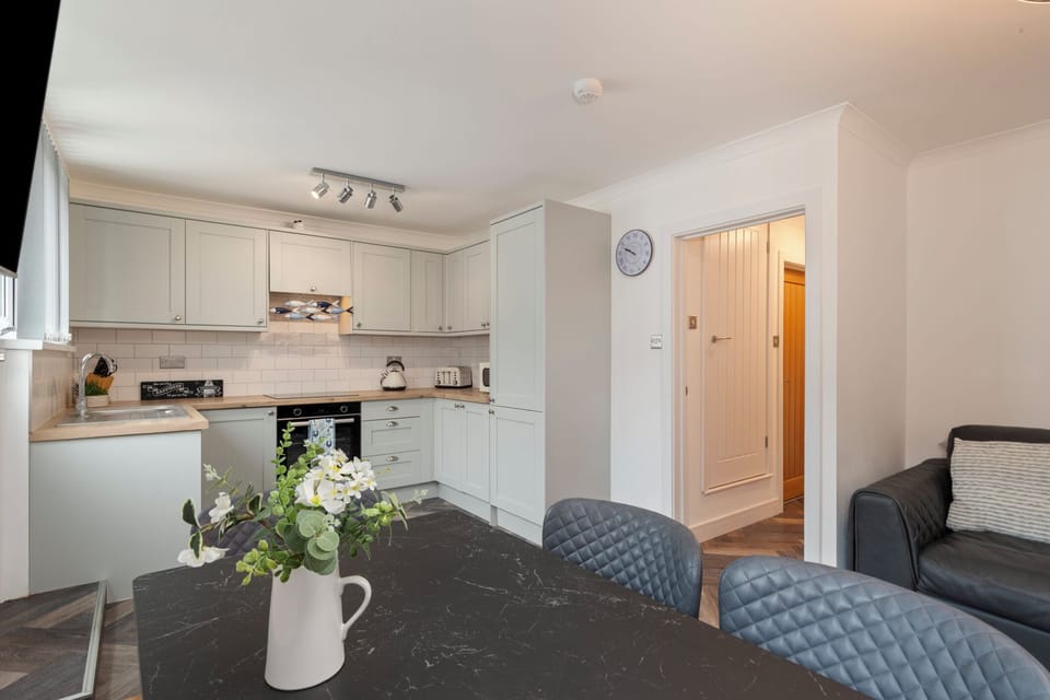 Short walk from beach, parking