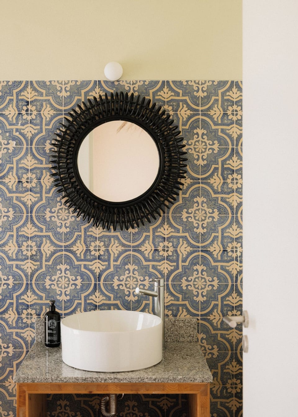 Double Room, Balcony | Bathroom | Combined shower/tub, hair dryer, towels, soap
