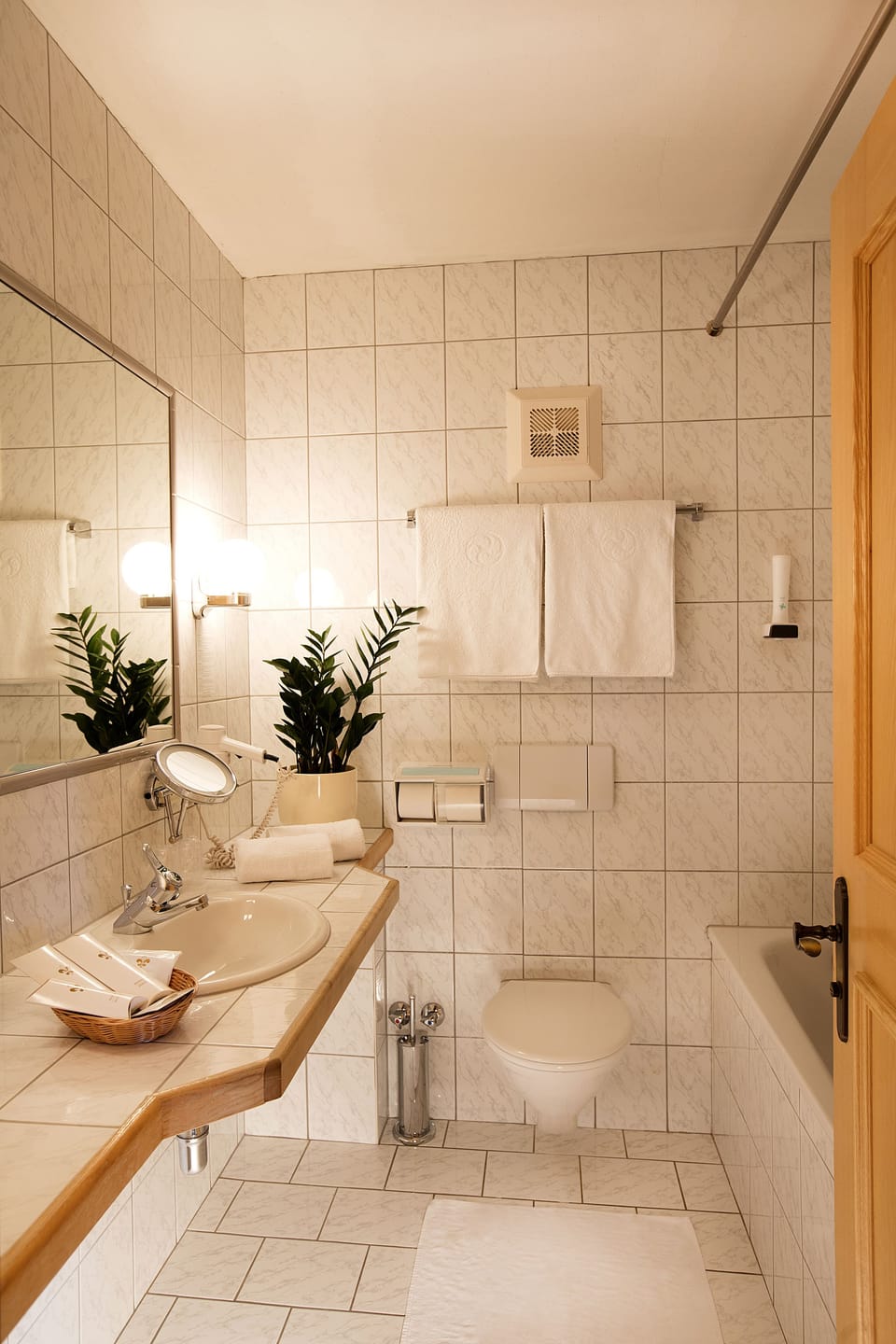 Junior Suite, Balcony, Mountain View | Bathroom | Shower, free toiletries, hair dryer, bathrobes