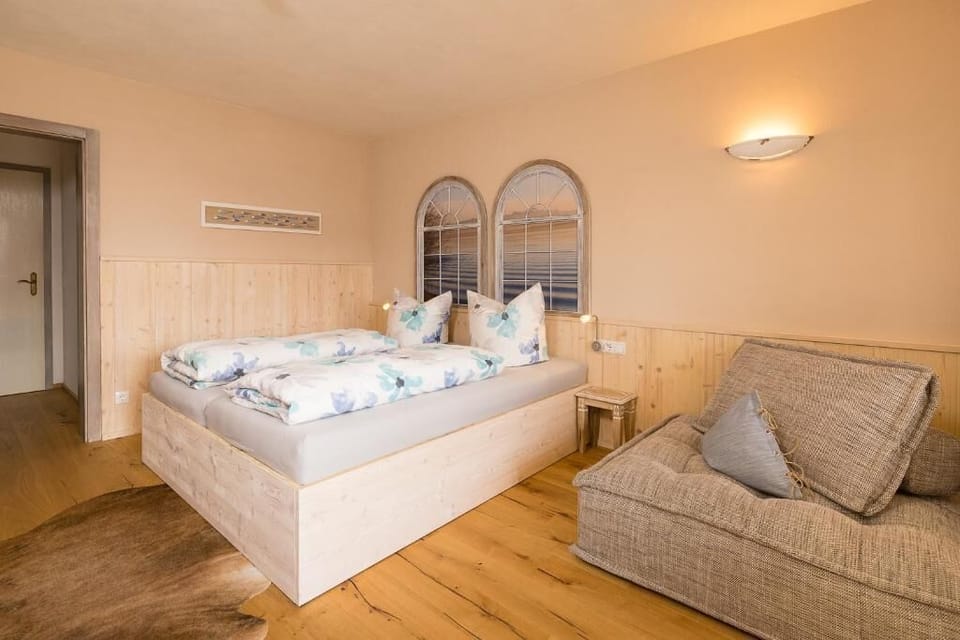 Double Room, Balcony, Lake View | Soundproofing, free WiFi, bed sheets