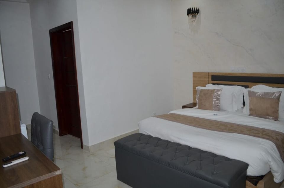 Standard Single Room, Balcony | In-room safe, desk, blackout drapes, free WiFi