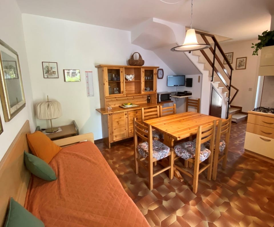 Apartment, 2 Bedrooms, Garden View | Living room