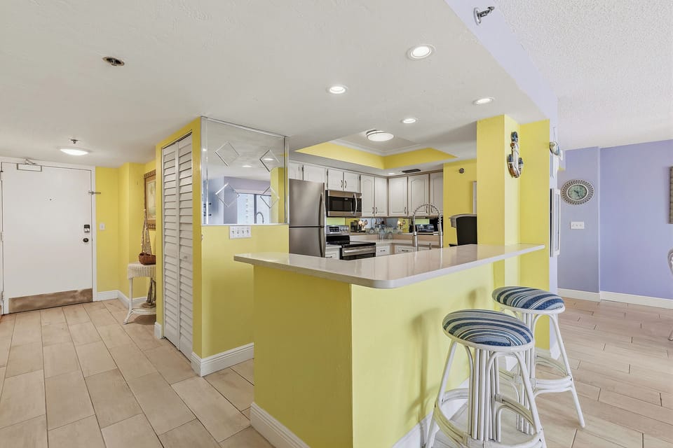 Entry/ Kitchen