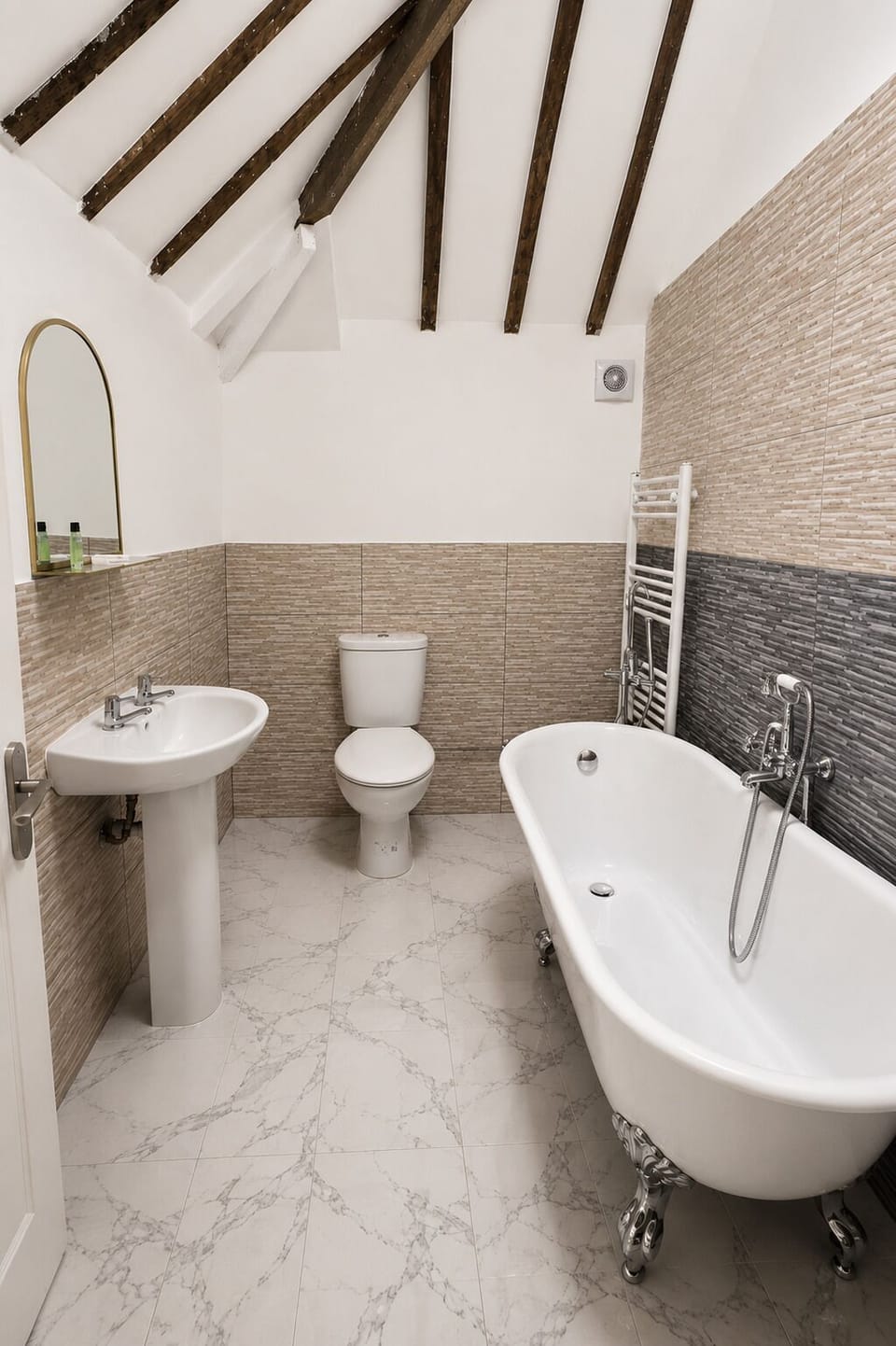 Superior Double Room, Ensuite, Garden View (ROOM 3) | Bathroom | Towels, soap, shampoo, toilet paper
