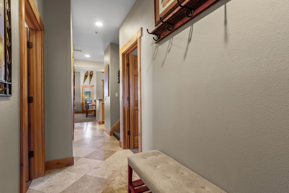 Easy multi-level layout with room for coats, boots, and gear.