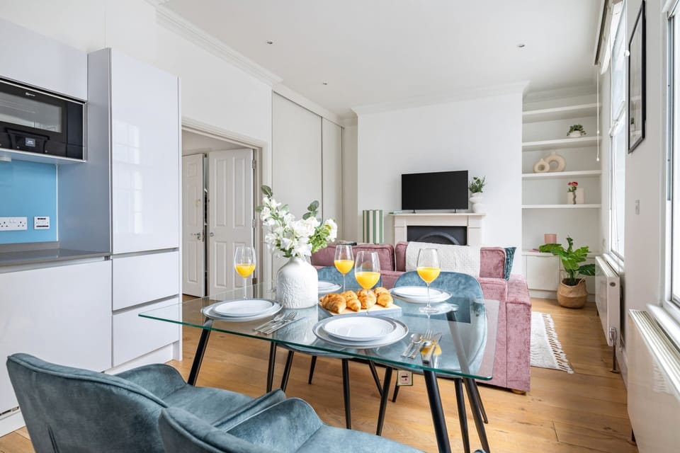 City Apartment, 1 Double Bed with Sofa bed, Non Smoking, City View | Dining