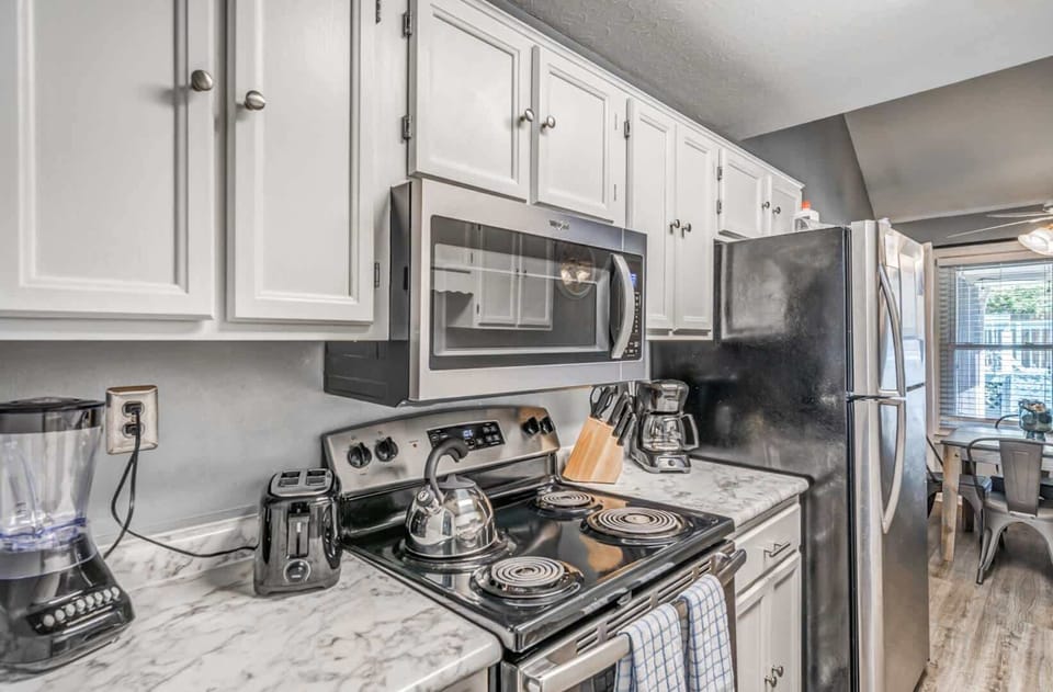 Full kitchen 