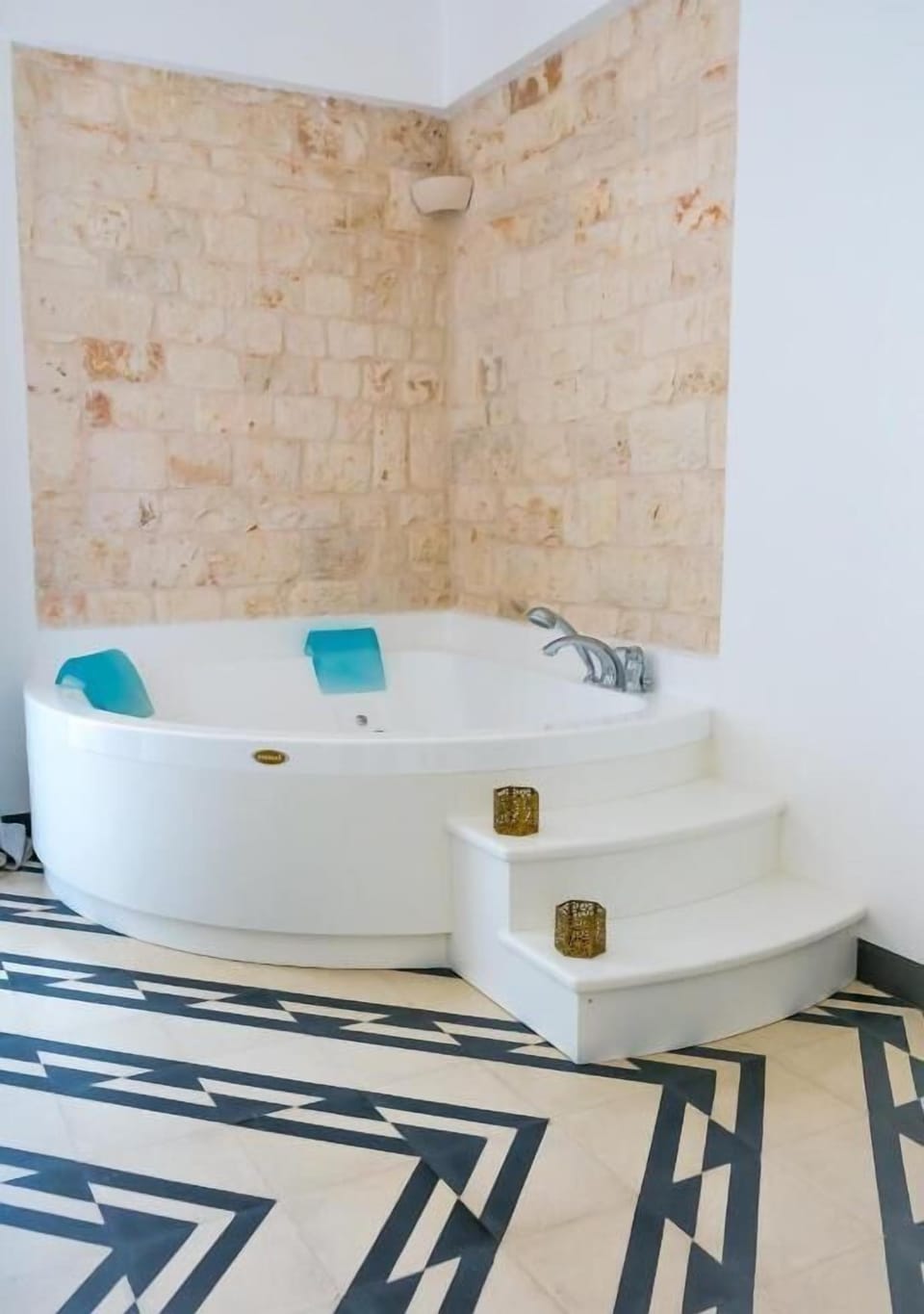 Deluxe Suite, Balcony, Courtyard View | Bathroom | Bidet