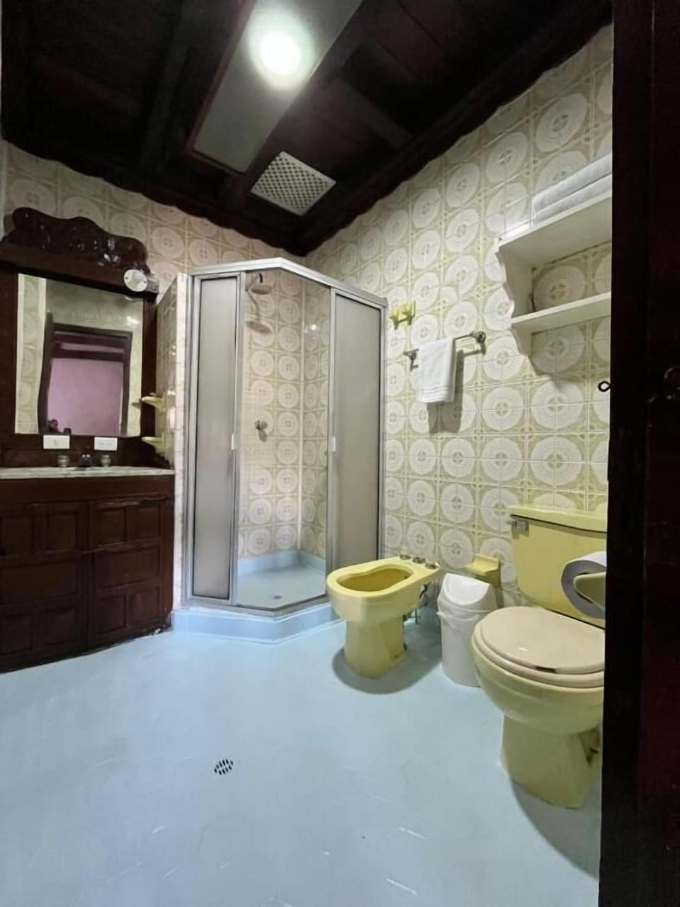 Family Room | Bathroom
