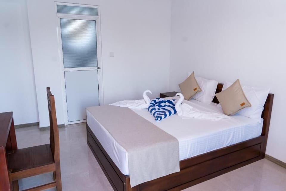 Deluxe Double Room, Garden View | Laptop workspace
