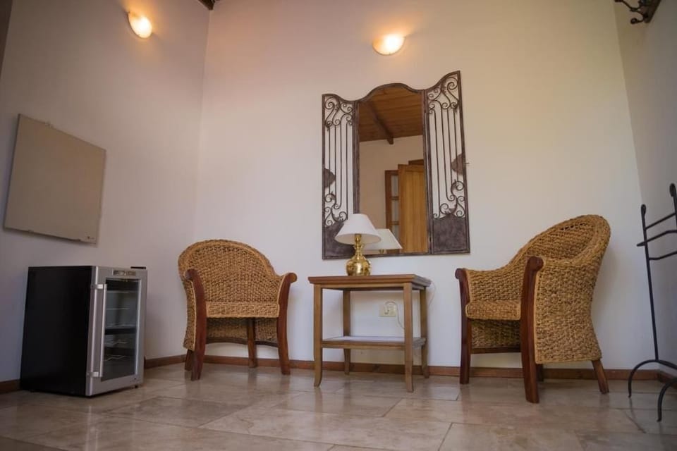 Suite, Patio, Garden View | Interior