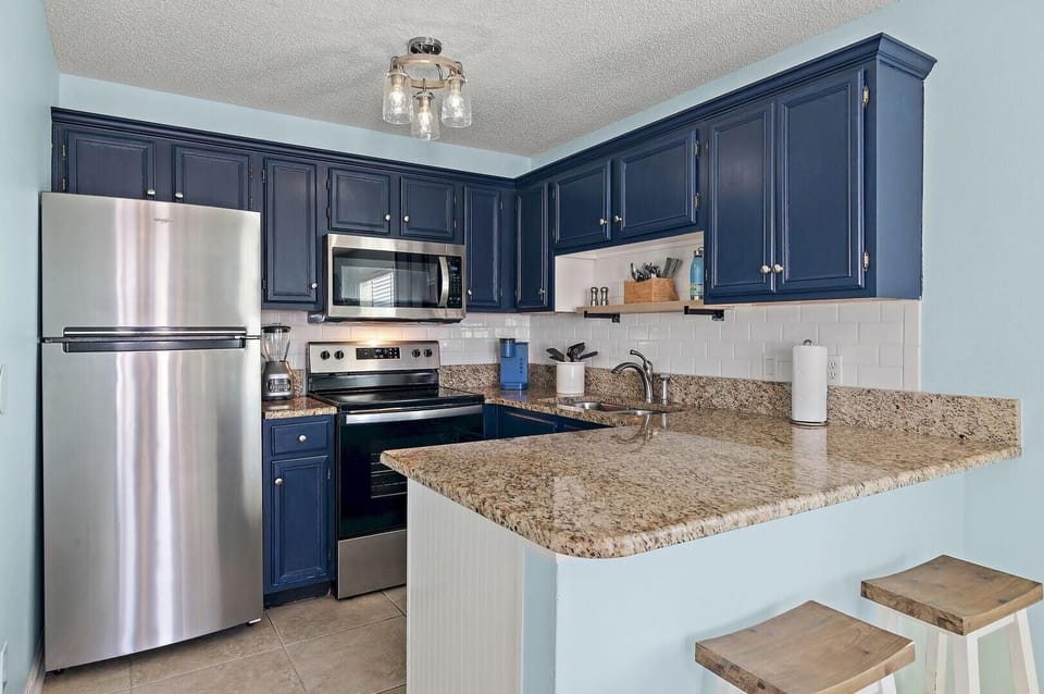 Condo, 1 Queen Bed with Sofa bed (Summerspell 101- Beach Life) | Private kitchen