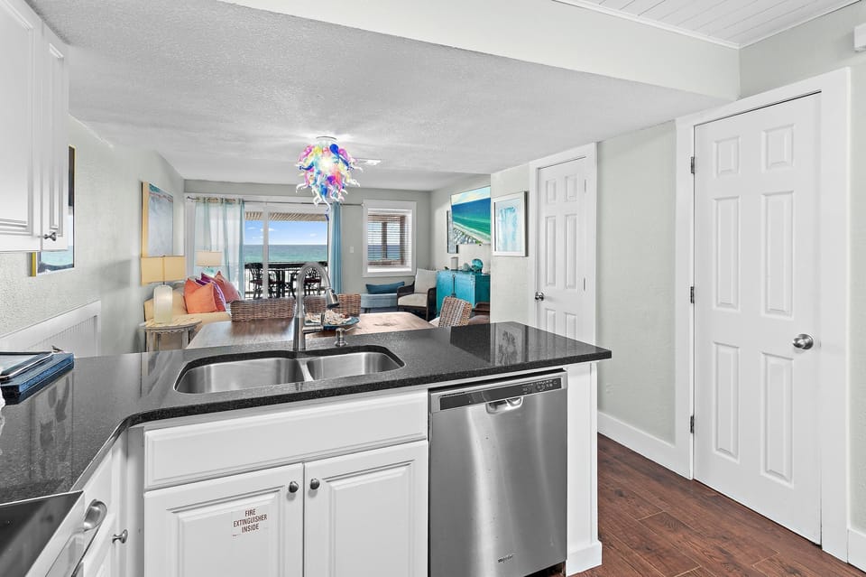 House, Multiple Beds (The Q @ Costa Del Sol) | Private kitchen