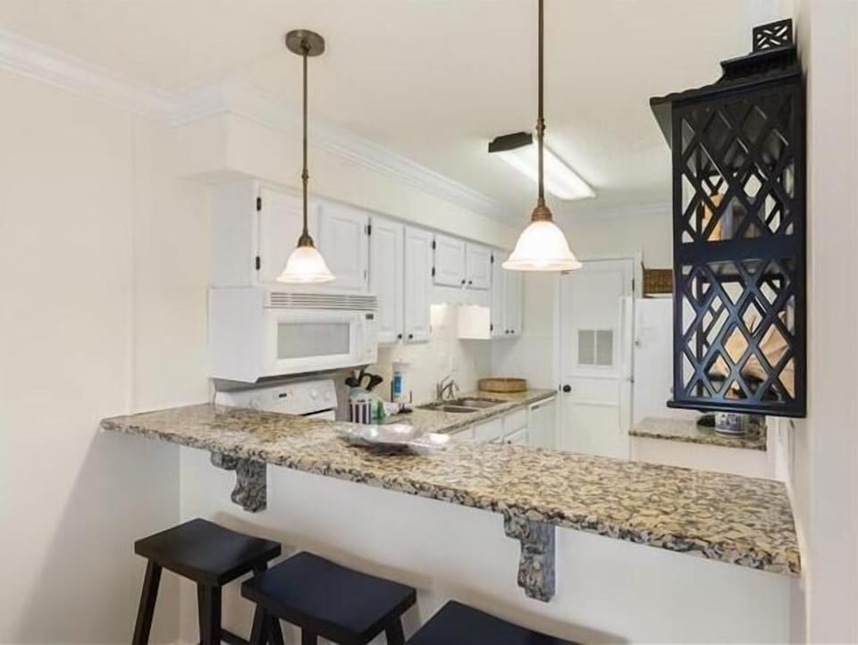 Condo, Multiple Beds (Tradewinds Condominium #2) | Private kitchen | Oven, toaster
