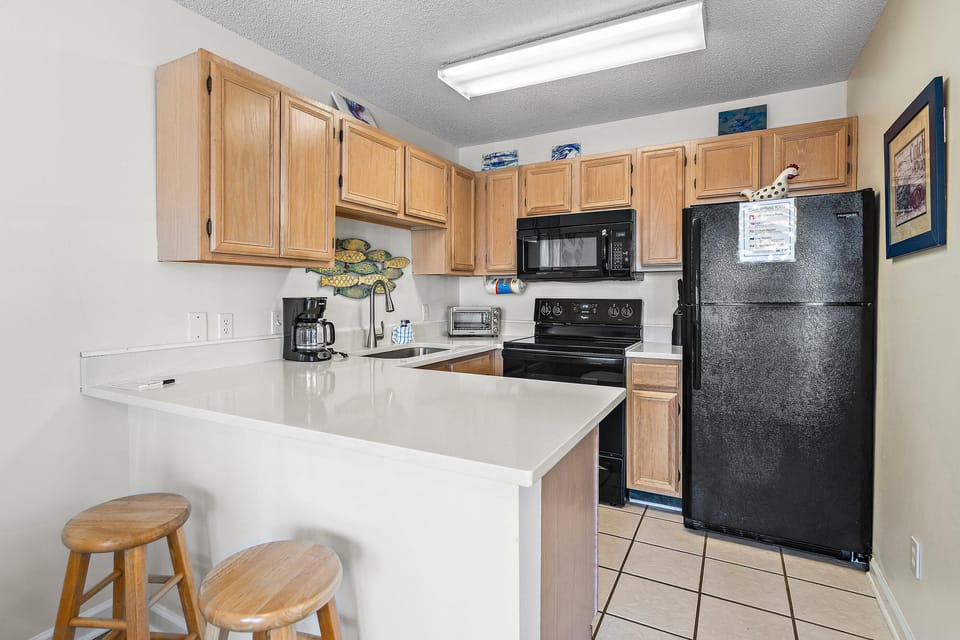 Condo, 1 Queen Bed with Sofa bed (Summerspell 207) | Private kitchen | Oven, toaster