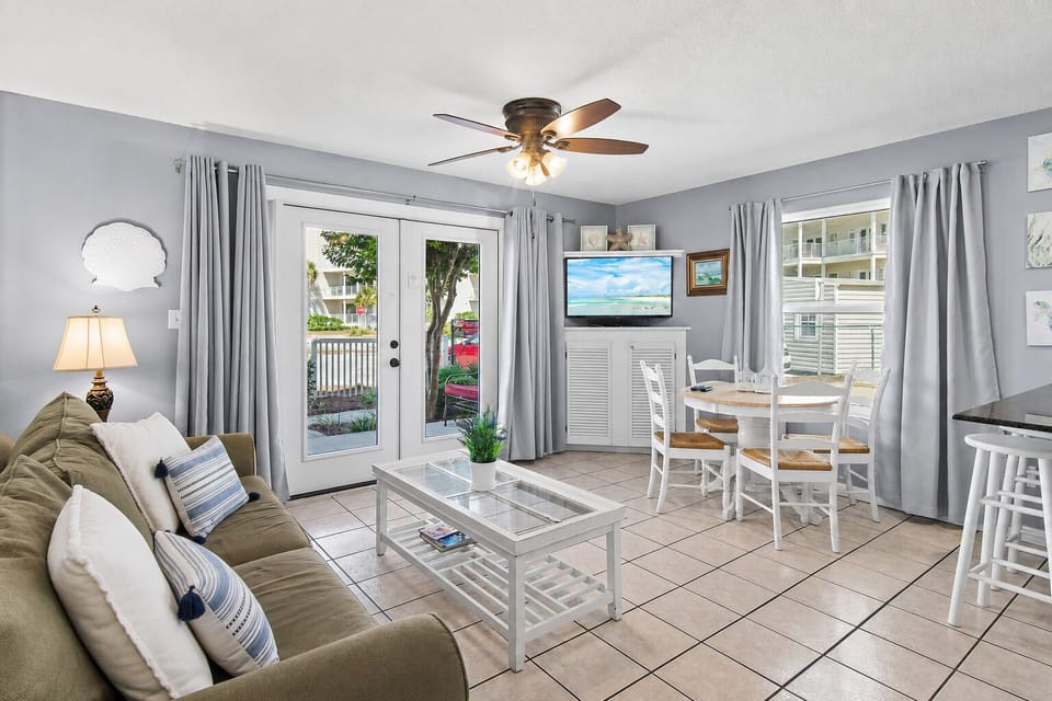 Condo, 1 King Bed with Sofa bed (Summerspell 110) | Living area