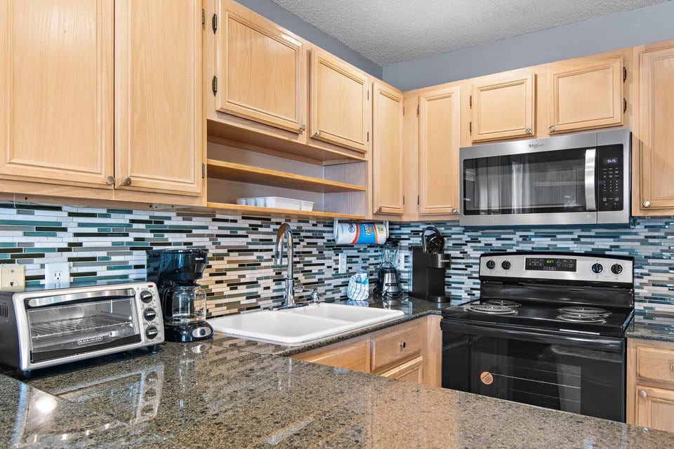 Condo, 1 King Bed with Sofa bed (Summerspell 110) | Private kitchen | Oven, electric kettle, toaster