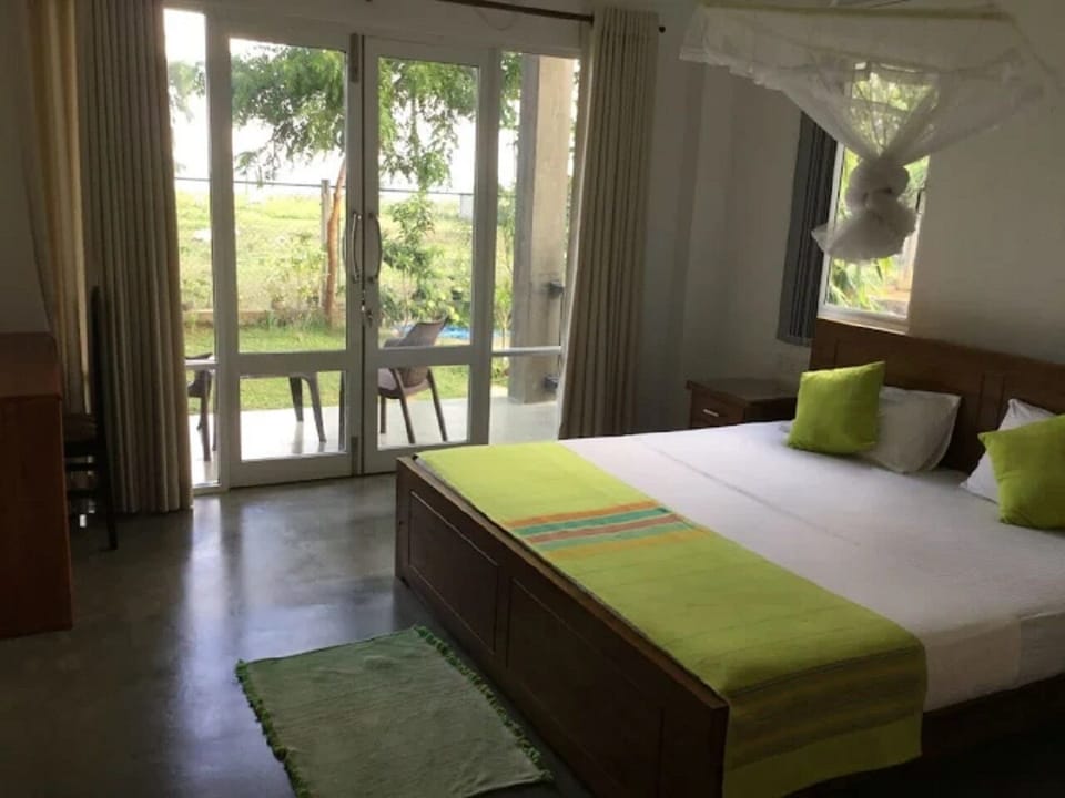 Deluxe Double Room, Balcony, Ocean View | Laptop workspace