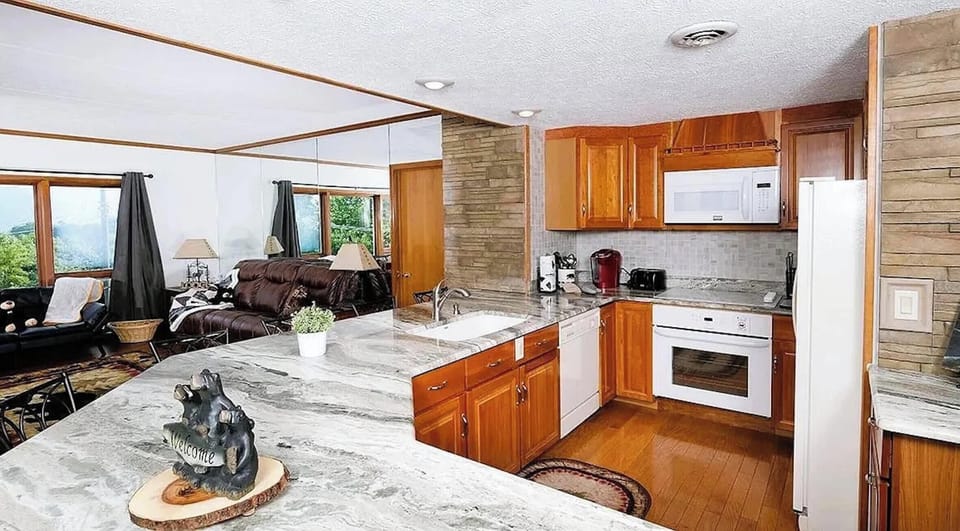 Enjoy local eateries or cook up a meal in this fully equipped kitchen