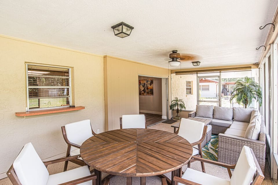 Screened Outdoor Living
