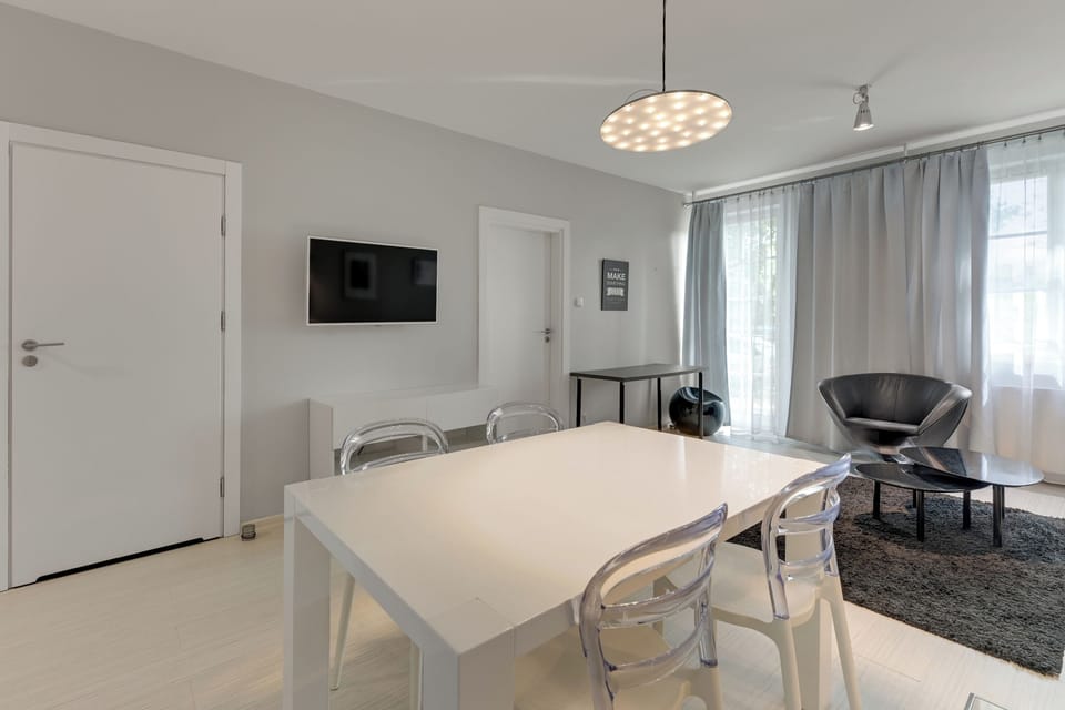 Comfort Apartment | Dining