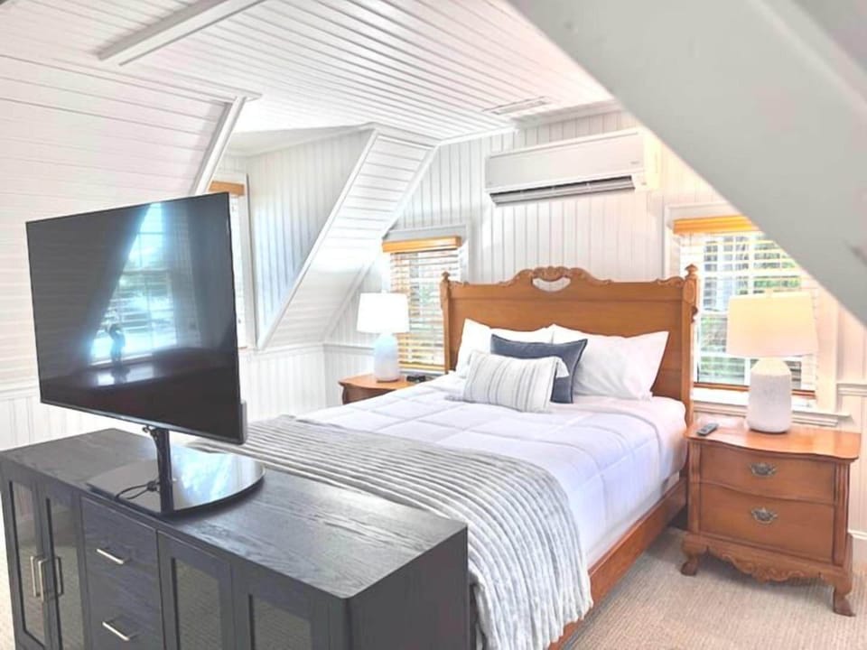 Egyptian cotton sheets, premium bedding, iron/ironing board, free WiFi