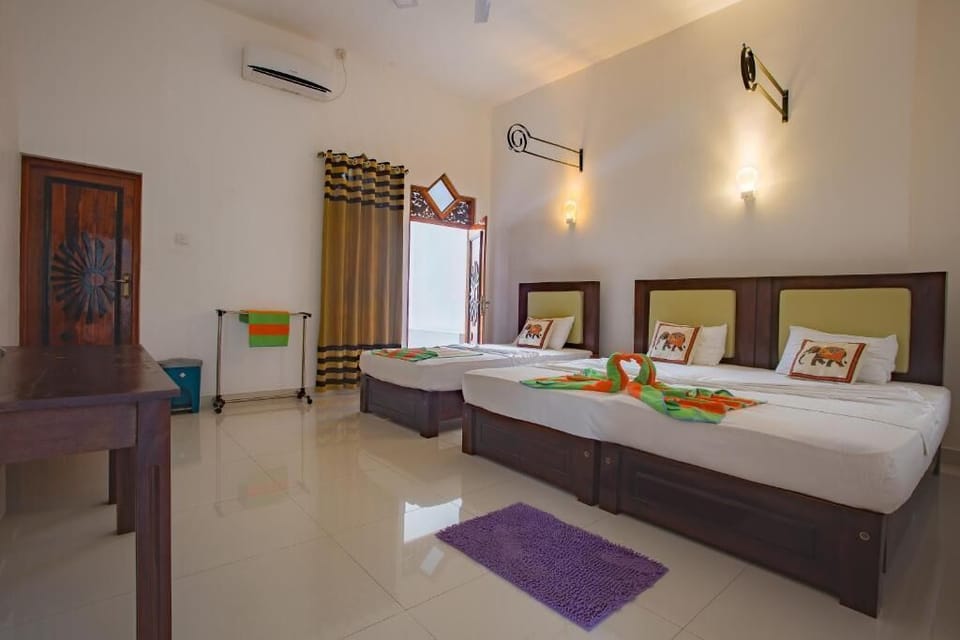 Deluxe Double Room, Garden View | Laptop workspace