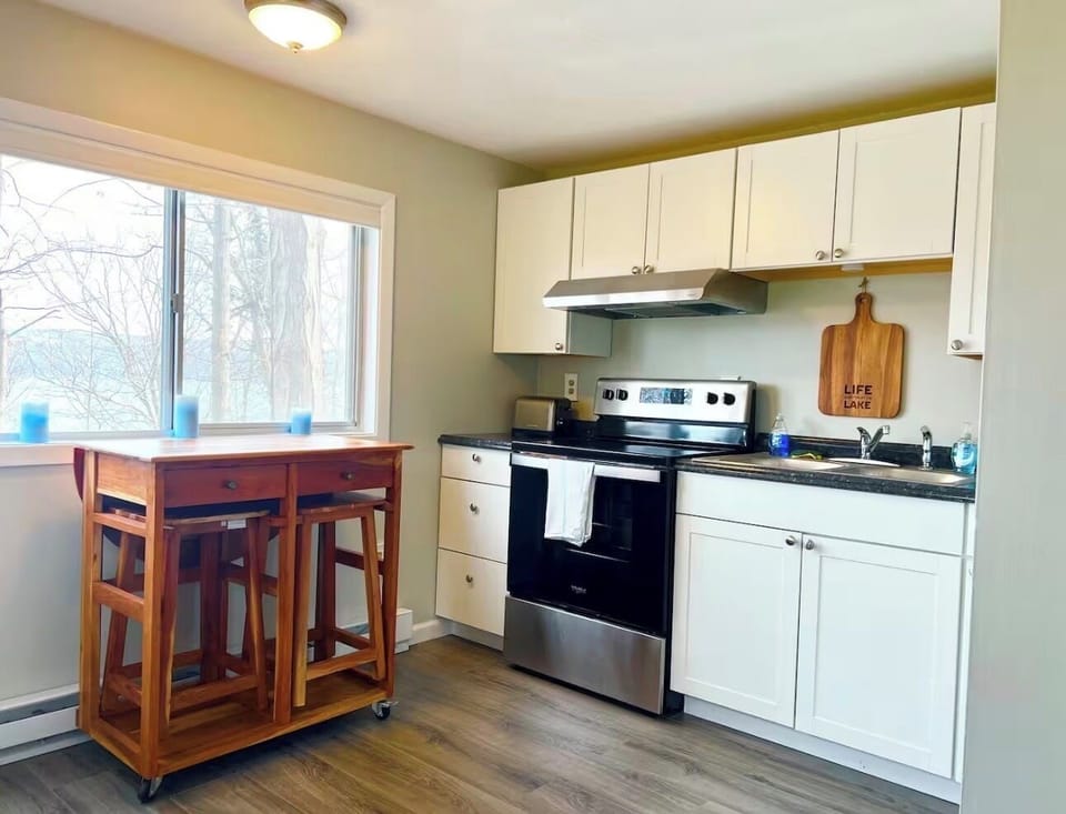 Cottage Kitchenette 