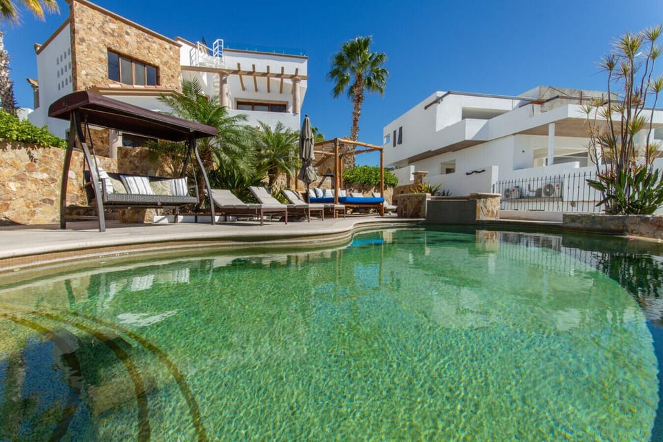 Private infinity pool available!