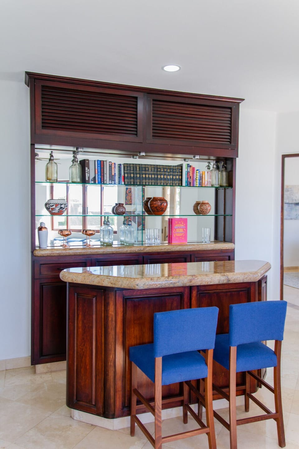 Home bar, perfect to share a drink with your family or friends!
