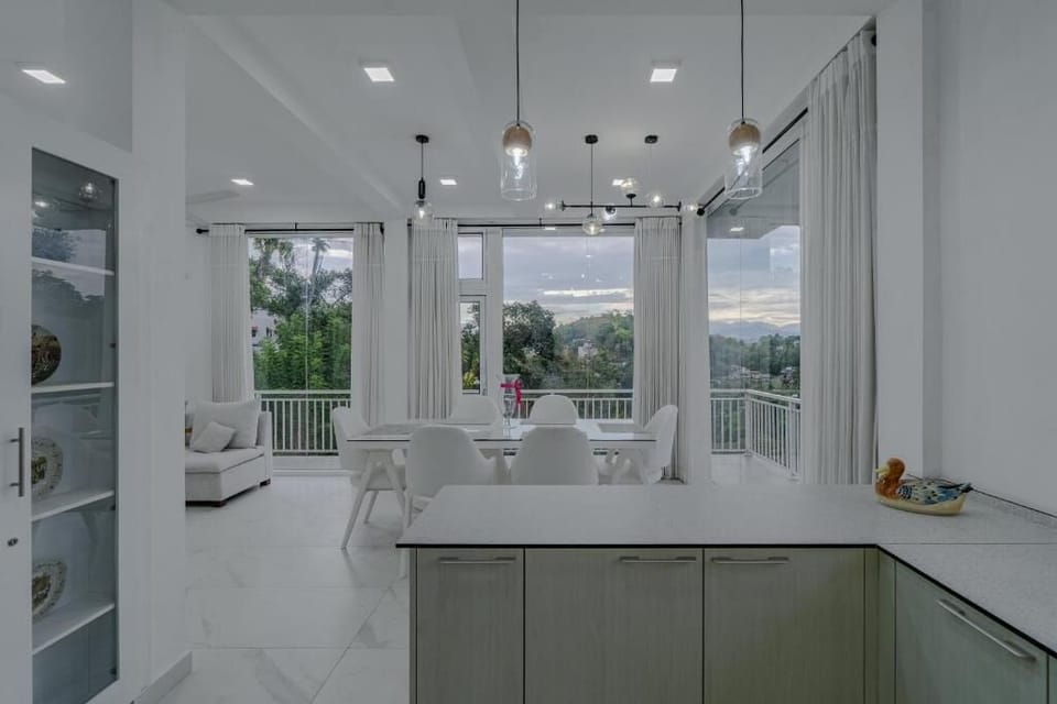Deluxe Double Room, Balcony, Mountain View | Interior