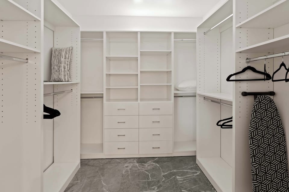 Unpack, Organize & Truly Settle In – This spacious walk-in closet gives every guest the room they need to get organized and comfortable, because a great vacation starts with feeling right at home.