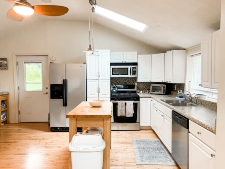 Kitchen | Fully equipped and ready for home-cooked meals