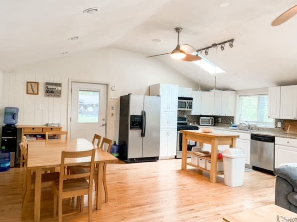 Kitchen | Dining Area | Gather and plan your lake days