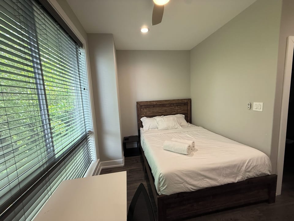 Standard Room, City View | Individually furnished, desk