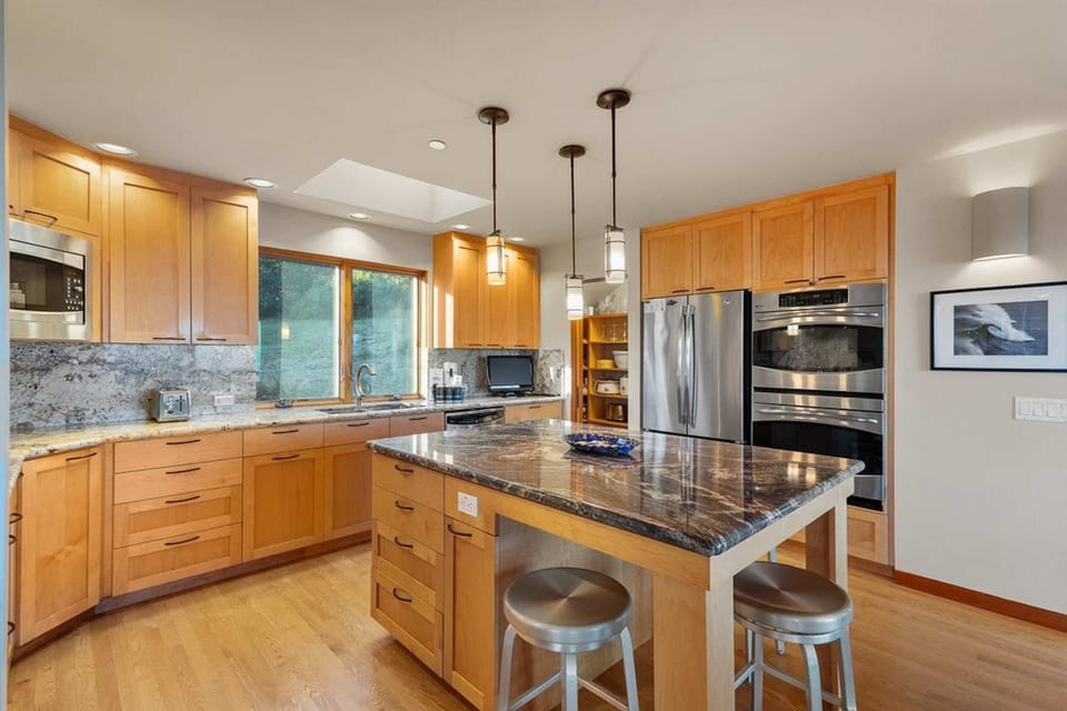 Open-concept chef's kitchen & island