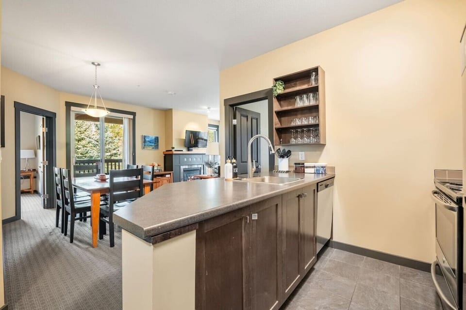 Full kitchen with a drip coffee machine, blender & crockpot.