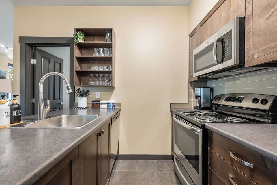 Full kitchen with a drip coffee machine, blender & crockpot.