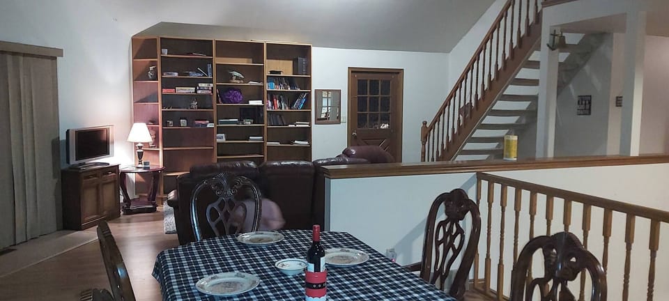 Chalet, 4 Bedrooms, Balcony | Dining room