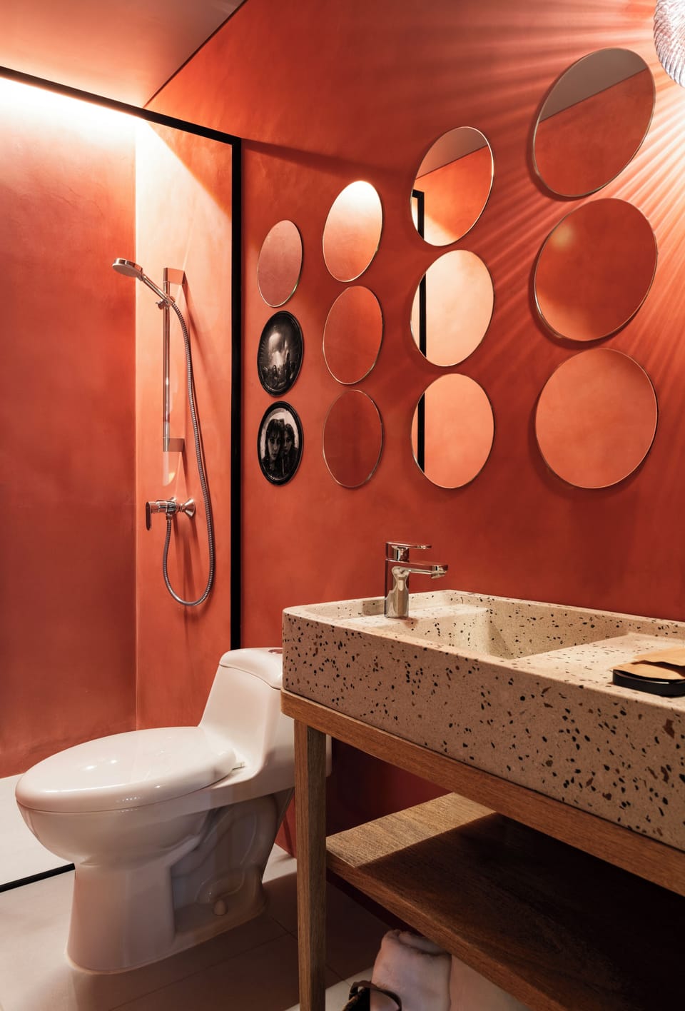 Bathtub, towels