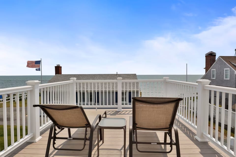 25 Seaview Ave. Upper deck