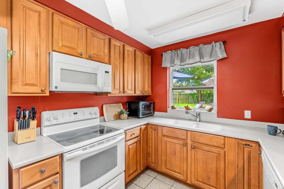 Fully equipped kitchen with everything you need to make your favorite homemade meals