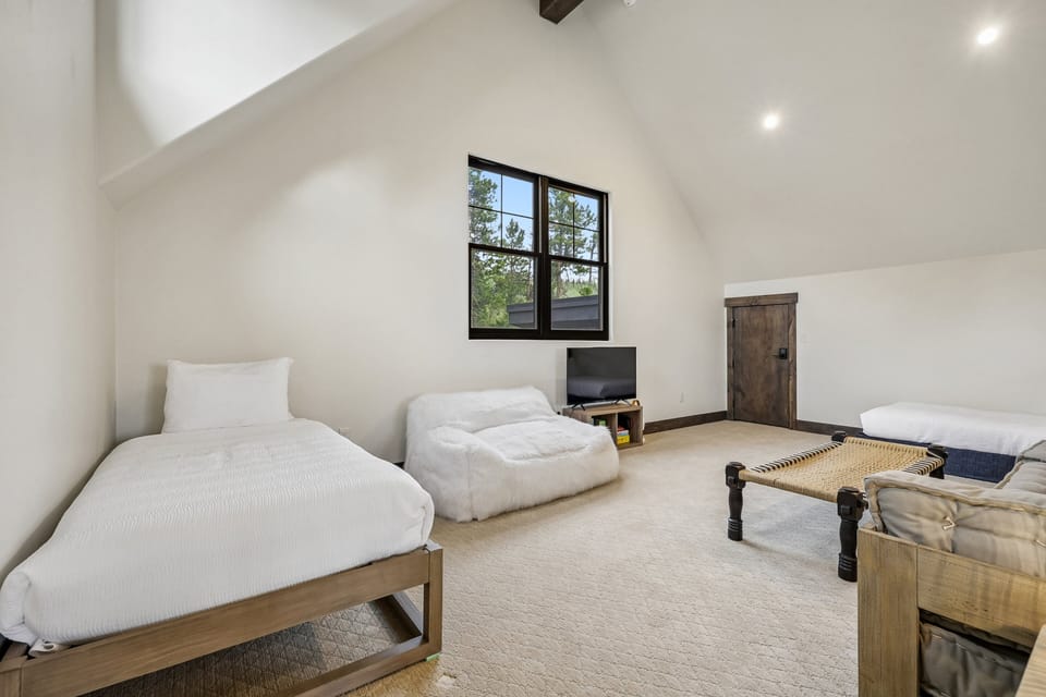 Loft - Peak and Petal Chalet - Frisco Vacation Rental