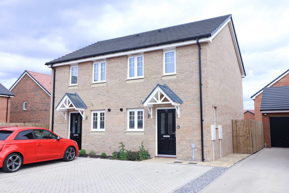 Professionally managed modern home with private driveway parking and easy access to Stockton, Teesside and surrounding business hubs.