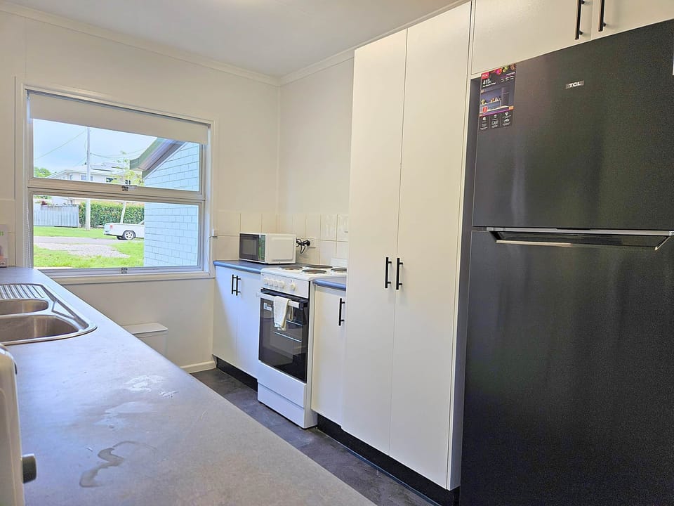09 kitchen fridge