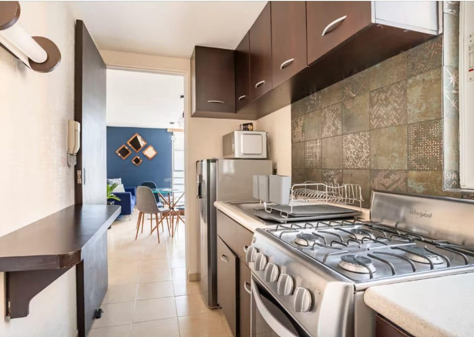 Family Apartment, City View | Private kitchen
