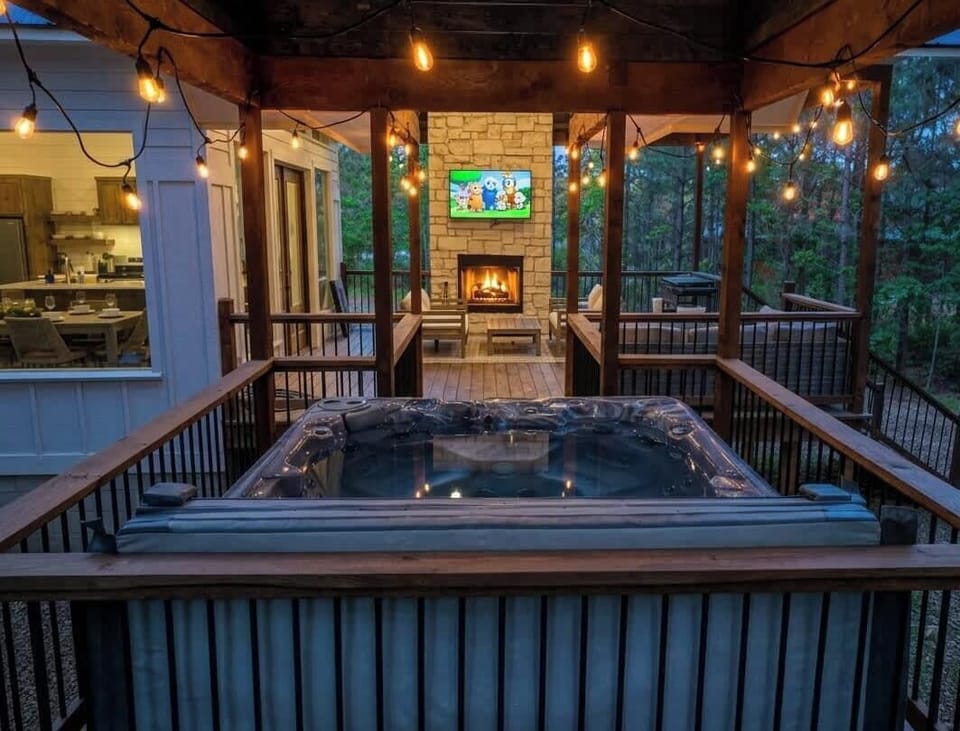 Outdoor spa tub